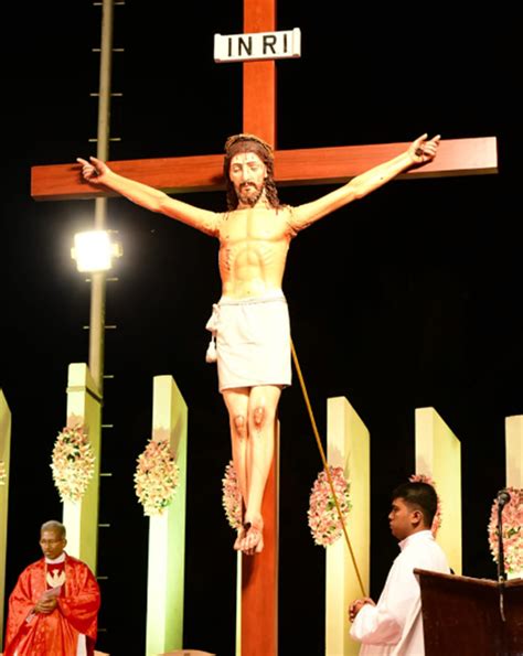 Mangaluru Body Of Jesus Taken Down From Cross Thousands Watch