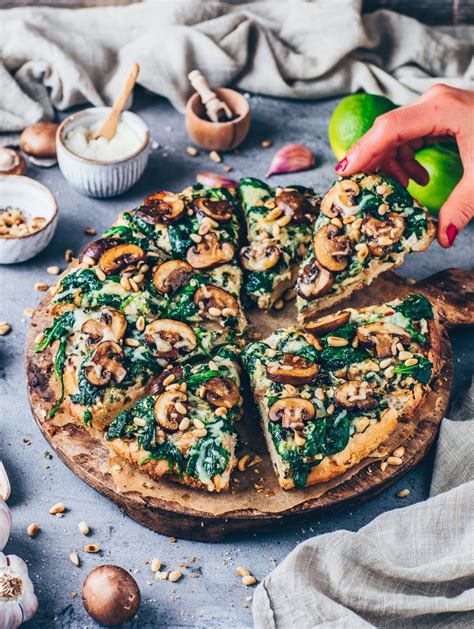 Garlic Mushroom And Spinach Pizza Vegan Vegan Dishes Spinach Pizza