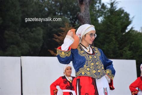 Geleneksel Uluslararasi Ocuk Enl Halk Oyunlari Fest Val