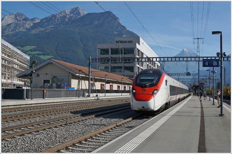 Der SBB Giruno RABe 501 016 ZUG Und Ein Weiterer Auf Dem Weg In