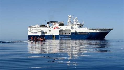 Barco rescata a 90 migrantes en el Mediterráneo