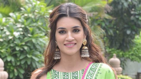 Kriti Sanon Net Worth 2023, Age, Height, Weight, Biography, Songs