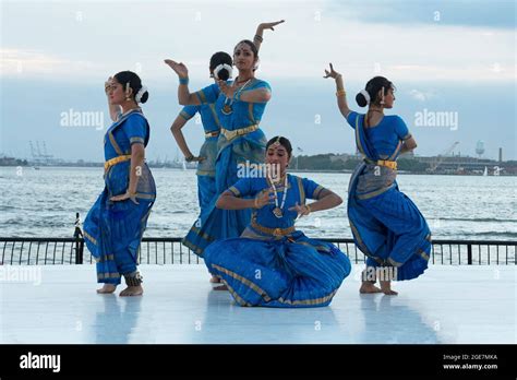 Imágenes De Kuchipudi Group Dance