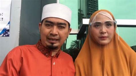 Sosok April Jasmine Istri Ustaz Solmed Yang Tuai Kritik Setelah Joget