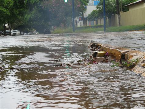 Bueiros Entupidos E Chuva Alagam Ruas Na Região Central Dourados News