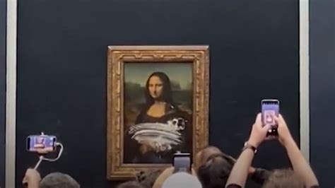 Aufregung Im Louvre Klima Aktivist Bewirft Mona Lisa Mit Torte N Tv De