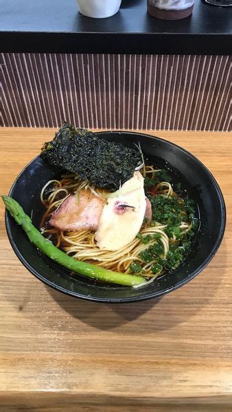 『鶏淡麗醤油らぁ麺＋和え玉』らぁ麺 鬼滅の桜のレビュー ラーメンデータベース