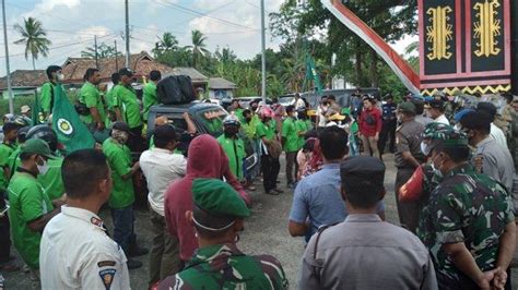 Fhukatan Ksbsi Lampung Tengah Gelar Aksi Unjuk Rasa Di Kantor Dprd