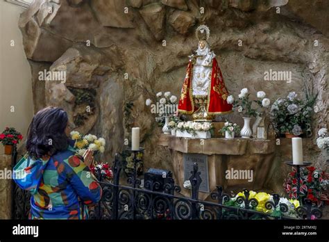 Woman praying in Notre Dame Immaculee catholic church, Brussels, Belgium Stock Photo - Alamy