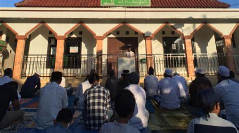 Masjid Di Bogor Tetap Gelar Salat Ied Berjamaah Lihat Foto Fotonya