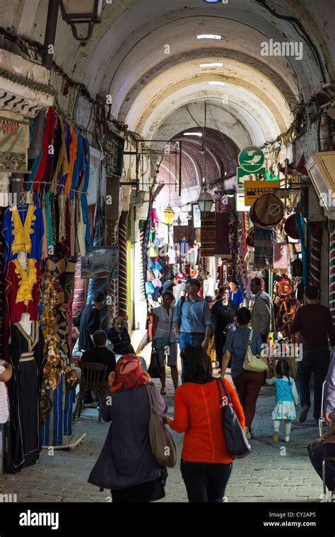 Shopping Tunis Medina Hi Res Stock Photography And Images Alamy