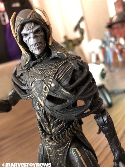 Nycc Marvel Legends Ebony Maw Corvus Glaive Photos Marvel