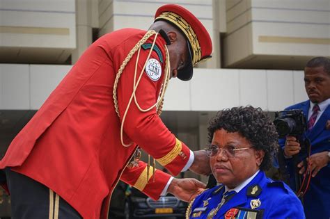 Gabon Quinze Nouveaux Officiers G N Raux Portent Les Galons