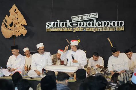 Suluk Maleman Cak Nun Mengajak Memahami Diri Suara Merdeka Muria