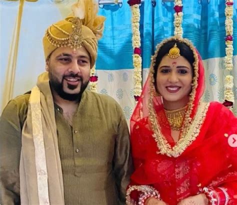 Badshah marries Punjabi actor Isha Rikhi in a private ceremony, wedding ...