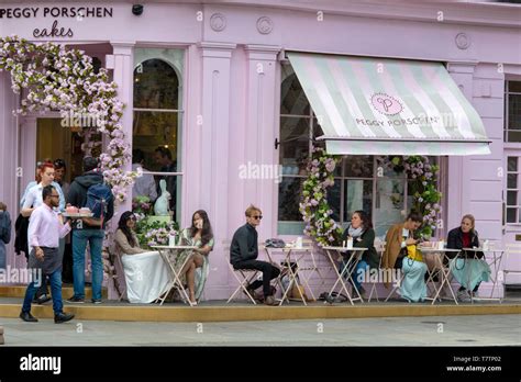 Peggy Porschen Cake Shop Exterior Belgravia London England Stock