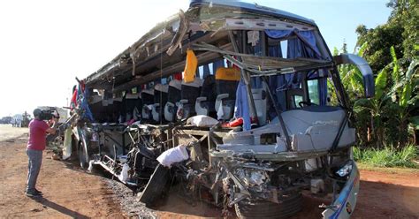 Acidente ônibus de estudantes deixa 11 mortos em SP