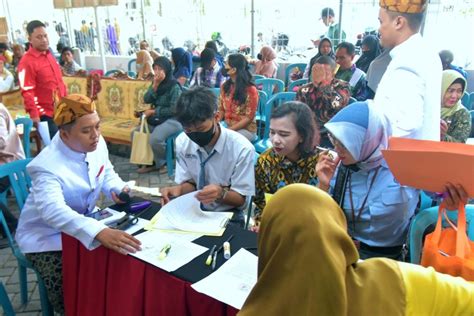 Pemkot Dan Baznas Tebus Ijazah Pelajar Sma Smk Swasta Se Surabaya