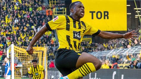 U21 Hofft Auf Tore Durch BVB Juwel Moukoko