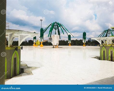 Pekanbaru Grand Mosque Landscape View Of Outdoor Canopy And Cleansing