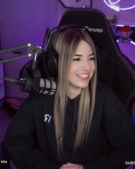 Que Linda Con Su Merch River I La Rive Streamers Samantha Anime