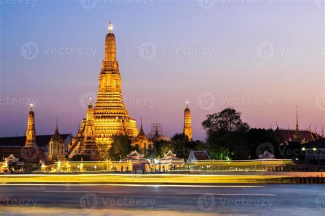 The Temple of Dawn (Wat Arun) 748116 Stock Photo at Vecteezy