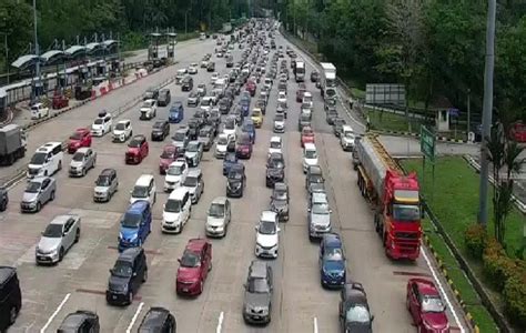 Aidiladha Aliran Trafik Lebuh Raya Utama Bergerak Perlahan