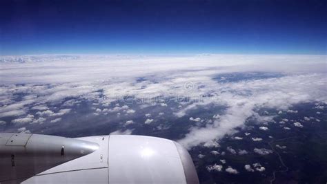 El Volar Sobre Las Nubes Visión Desde Los Aviones Planos Imagen de