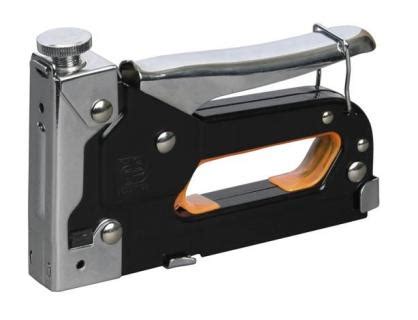 Как вставить скобы в строительный степлер?