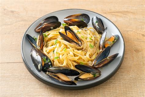 Linguine spaghetti pâtes vongole sauce au vin blanc pâtes italiennes