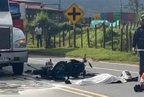 Pesado Camión Embistió A Motociclista En La Autopista Medellín Bogotá Alerta Paisa