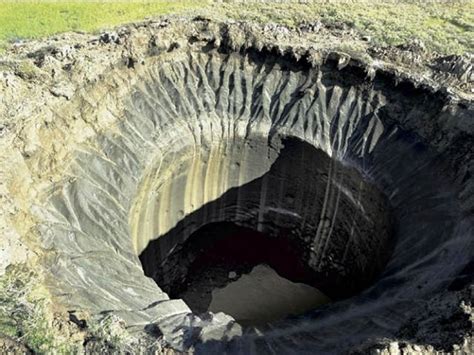 La puerta al infierno El gigantesco cráter en Siberia que no para de