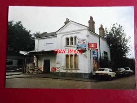 Photo Shepperton Railway Station 1986 Eur 429 Picclick It