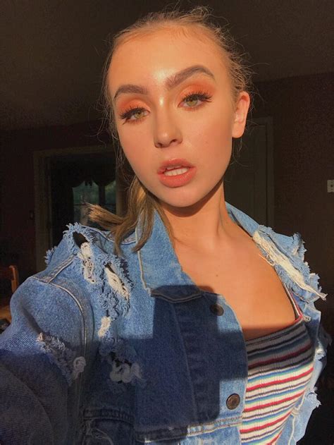 Hot Sexy Annabelle Zasowski Bikini Pics