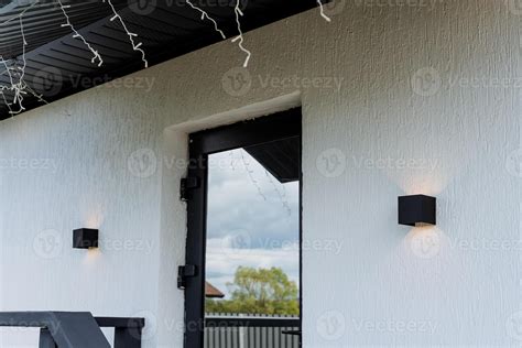 spotlights on house 6