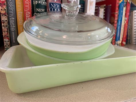 Vintage Lime Green Pyrex Set Of Three 2 Qt With Lid 2 Qt Rectangular