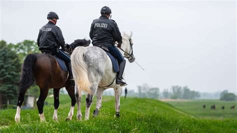 Nürnberg Polizistin rettet zweijähriges Mädchen im Stadtviertel