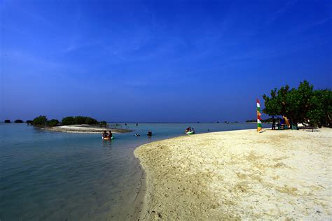 Pulau Pari Keindahan Berbeda Di Taman Nasional Laut Kepulauan Seribu Traverse Id