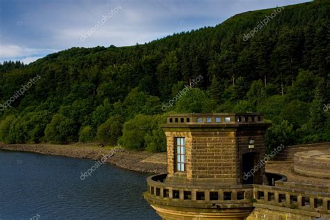 Ladybower dam Stock Photo by ©stupot7777 3471143