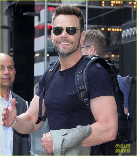 Joel McHale Shows Off His Big Biceps in New York City!: Photo 4116057 ...