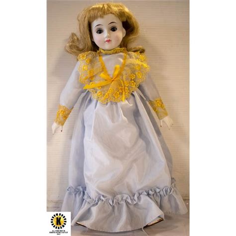 WEIRD CREEPY DOLL