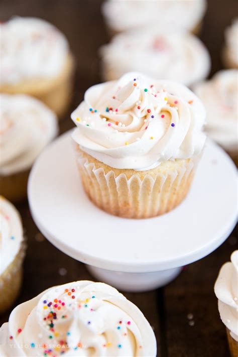 Easy Vanilla Cupcakes With Vanilla Buttercream Yellow Bliss Road