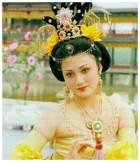 羞花是谁（杨玉环一一中国古代四大美女之“羞花”） 人物集