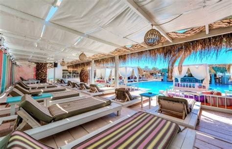 7 of the Best Beach Clubs in Santorini | EnjoyTravel.com