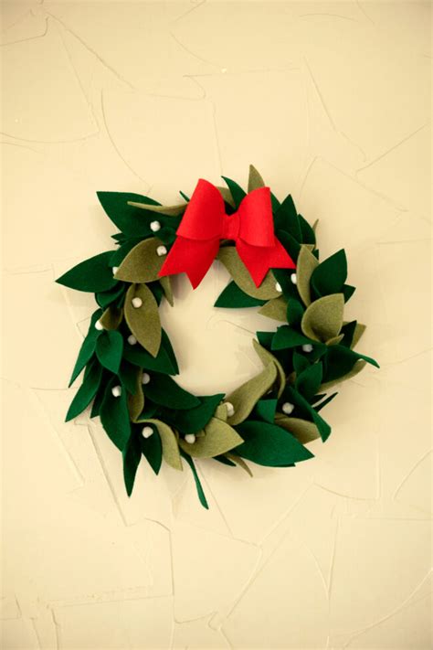 FREE PDF PATTERN- Felt Wreath