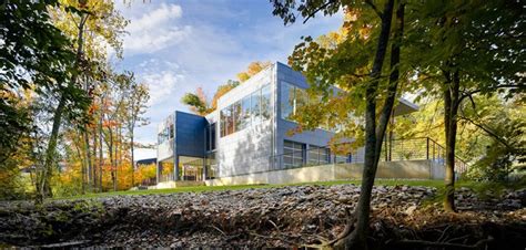 Modern Refuge Surrounded by Lush Forests in Ohio: The Zinc House