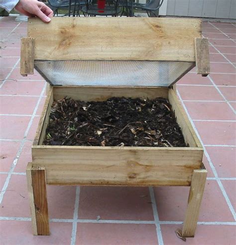 10 Great Worm Composting Bin Ideas And Tutorials Worm Composting Bin Worm Composting Compost