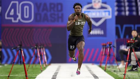 Linebacker Demarvion Overshown Runs Yard Dash At Combine