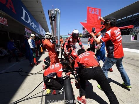 Heures De Suzuka Guintoli Sur La Suzuki Yoshimura Moto Station