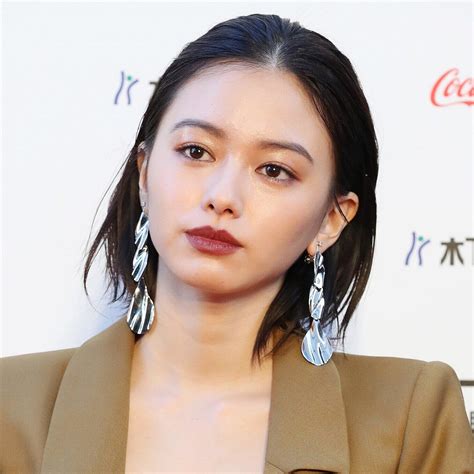 これ履いてる？と思わず二度見 山本舞香「ダメージありすぎジーンズ」にネット騒然 2021年6月1日掲載 ライブドアニュース